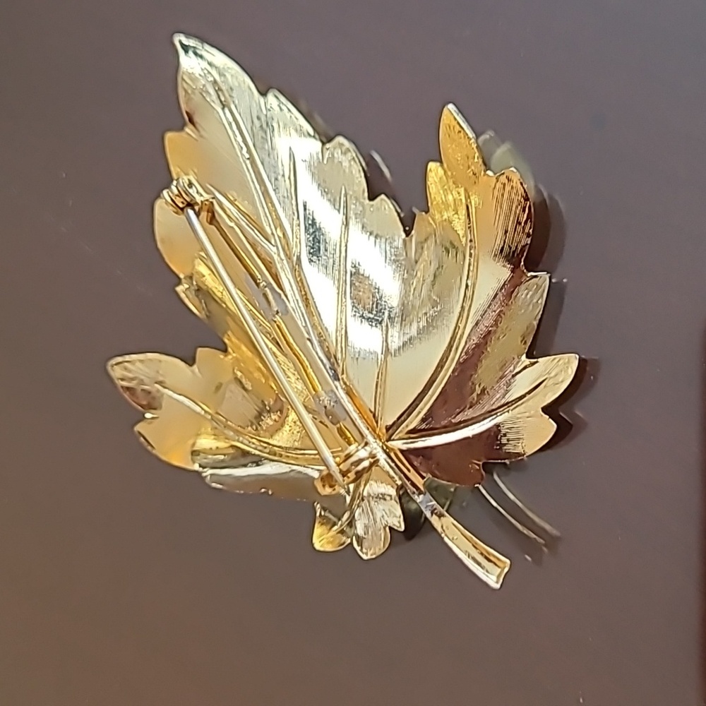 Maple Leaf Pin/brooch - Picture 2 of 6